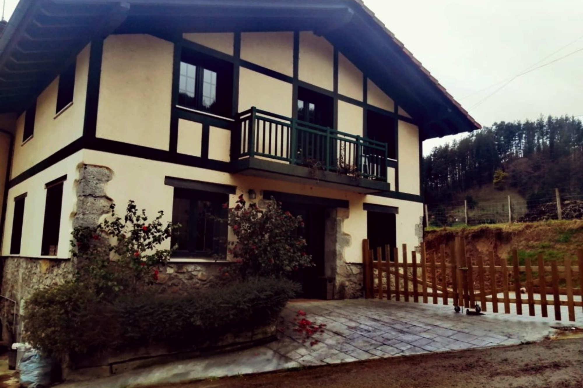 ¿Tienes un grupo y quieres organizar un retiro, una formación, un residencial o un encuentro? En Lea Espazioa ponemos a tu disposición el espacio y los servicios necesarios para que puedas desarrollar tu experiencia en un entorno cuidado y natural.