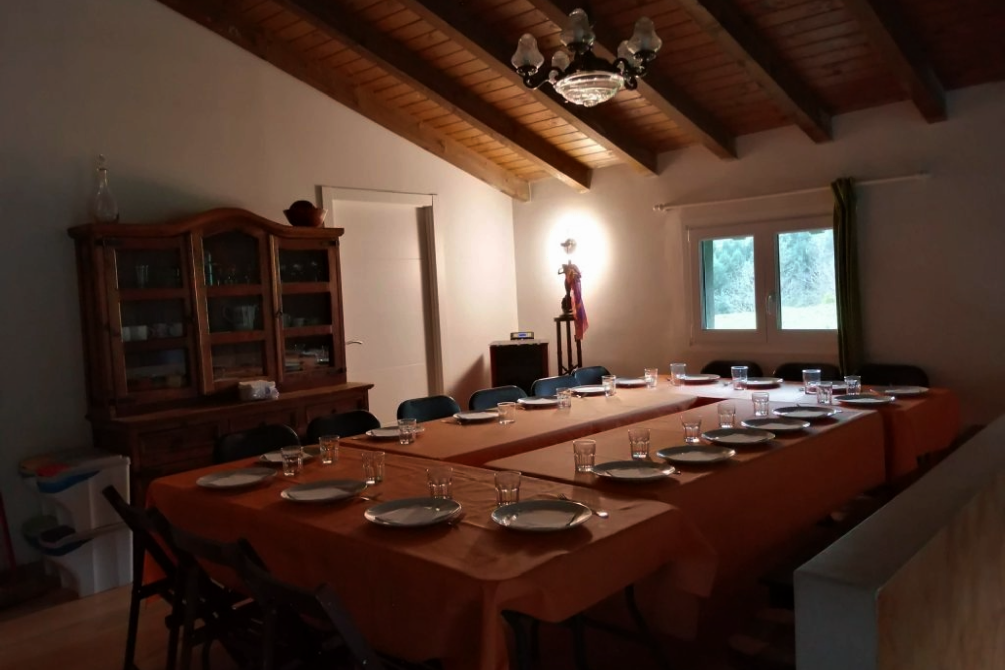¿Tienes un grupo y quieres organizar un retiro, una formación, un residencial o un encuentro? En Lea Espazioa ponemos a tu disposición el espacio y los servicios necesarios para que puedas desarrollar tu experiencia en un entorno cuidado y natural.
